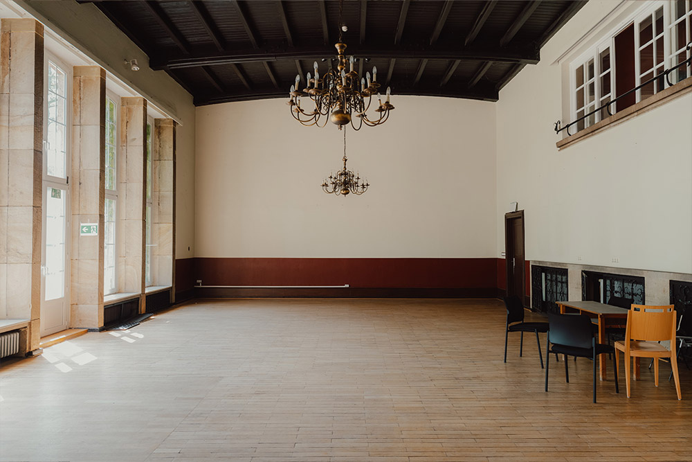 Großer Saal mit Pakettboden